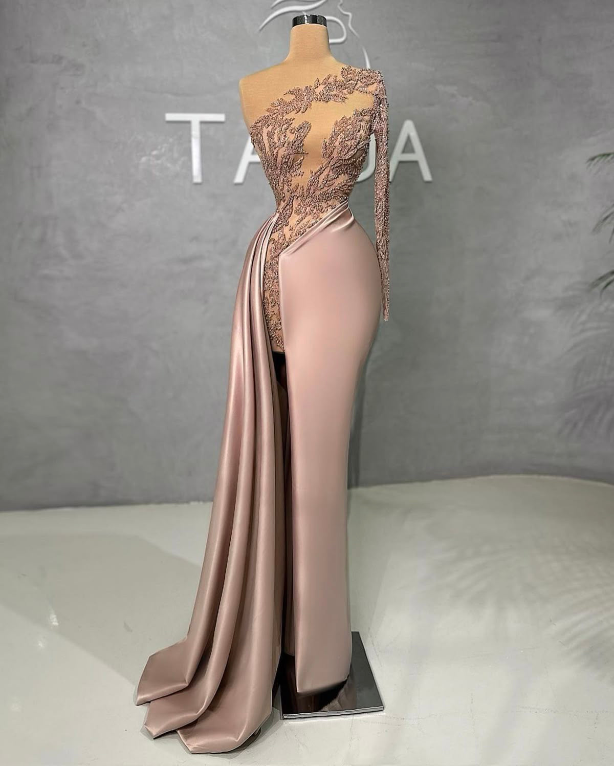 ROBES EN PERLES